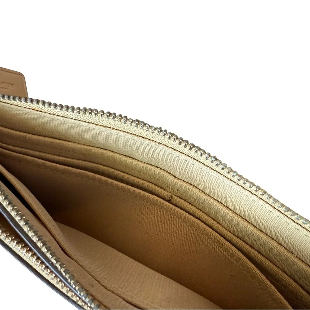 Coach Double Zip Wristlet Beige Leather Gold Hardware Card Slots Wallet